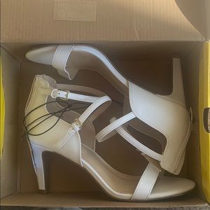 Liz Claiborne white 3 inch heels. NWT.